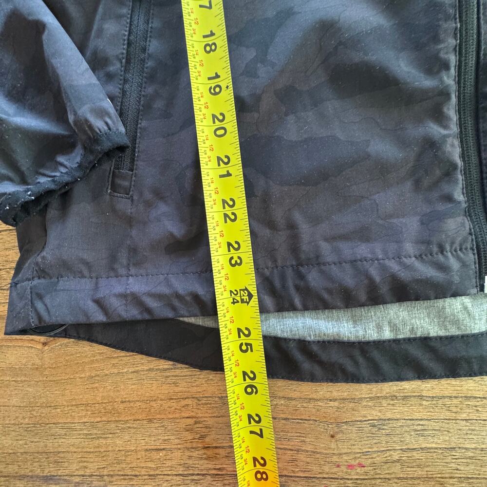 Vuori Black Camo Women's Windbreaker - Size M - Picture 6 of 6